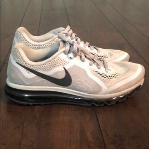 Men’s Gray and Black Nike Airmax Running Shoes